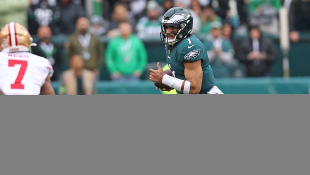Eagles quarterback Jalen Hurts runs with the football against the 49ers.